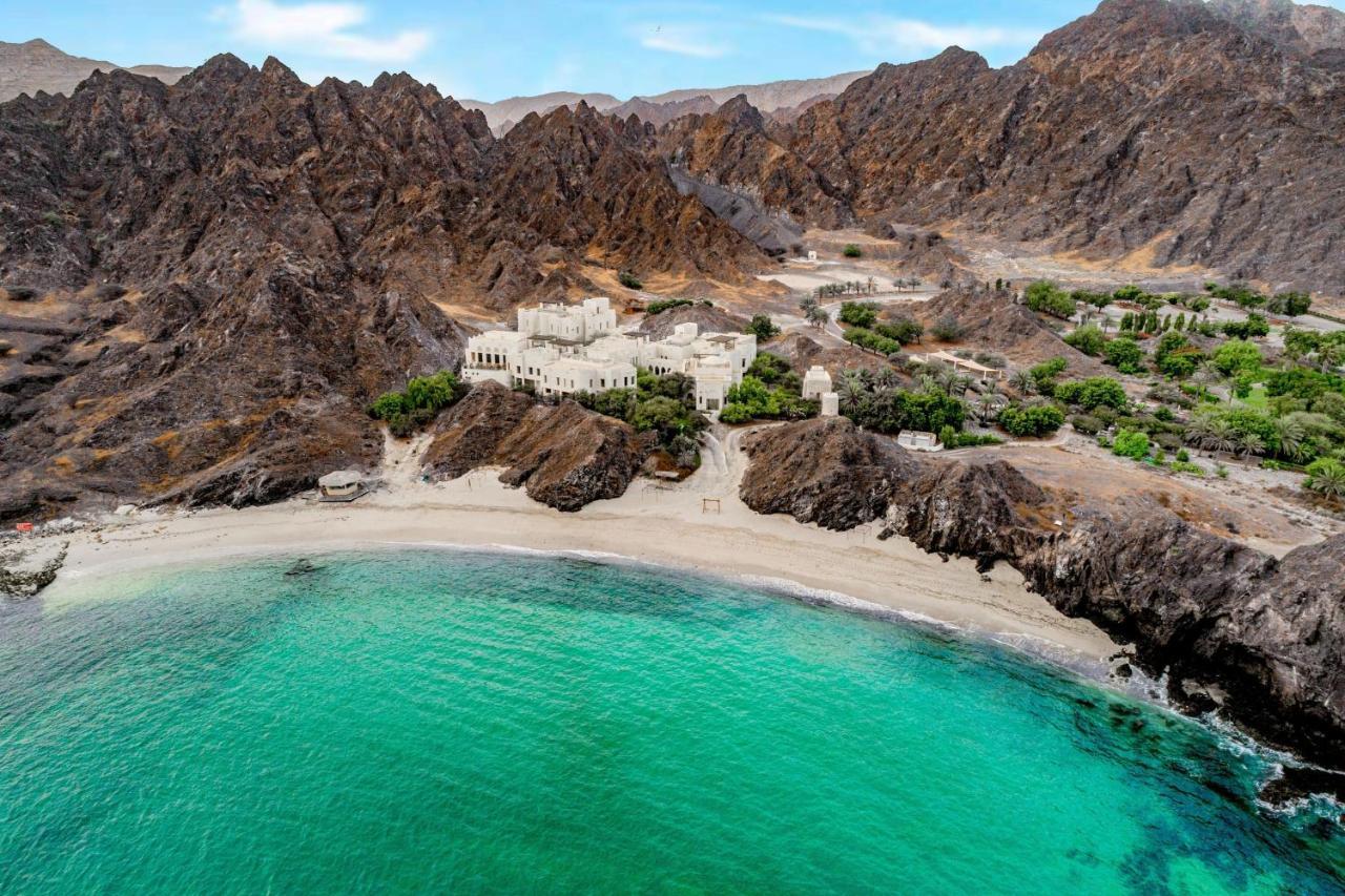 Al Bustan Palace, A Ritz-Carlton Hotel Maszkat Kültér fotó Aerial view of the resort