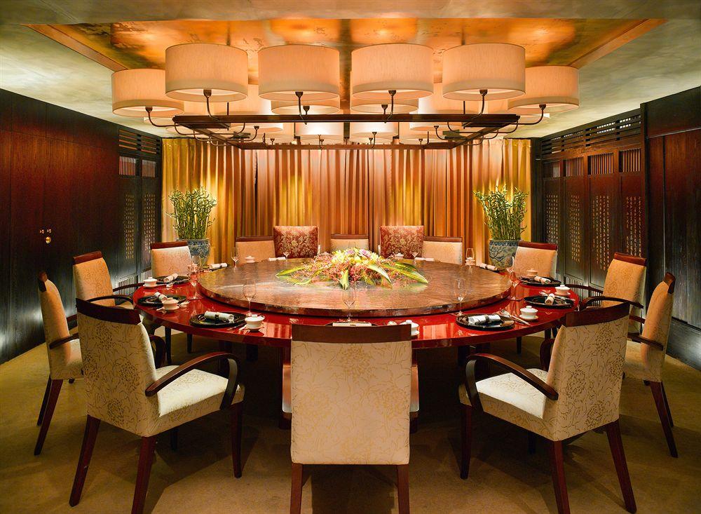 Al Bustan Palace, A Ritz-Carlton Hotel Maszkat Kültér fotó A private dining room at a restaurant in Hong Kong