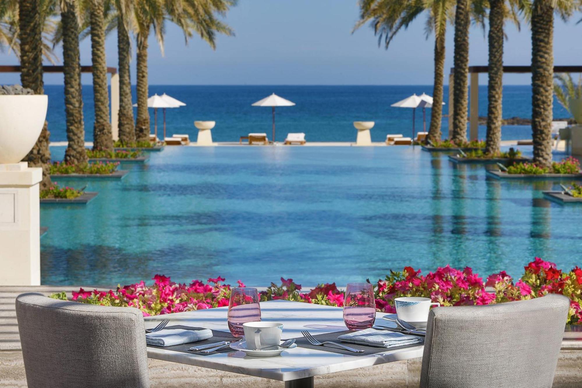 Al Bustan Palace, A Ritz-Carlton Hotel Maszkat Kültér fotó The Cove Rotana Resort