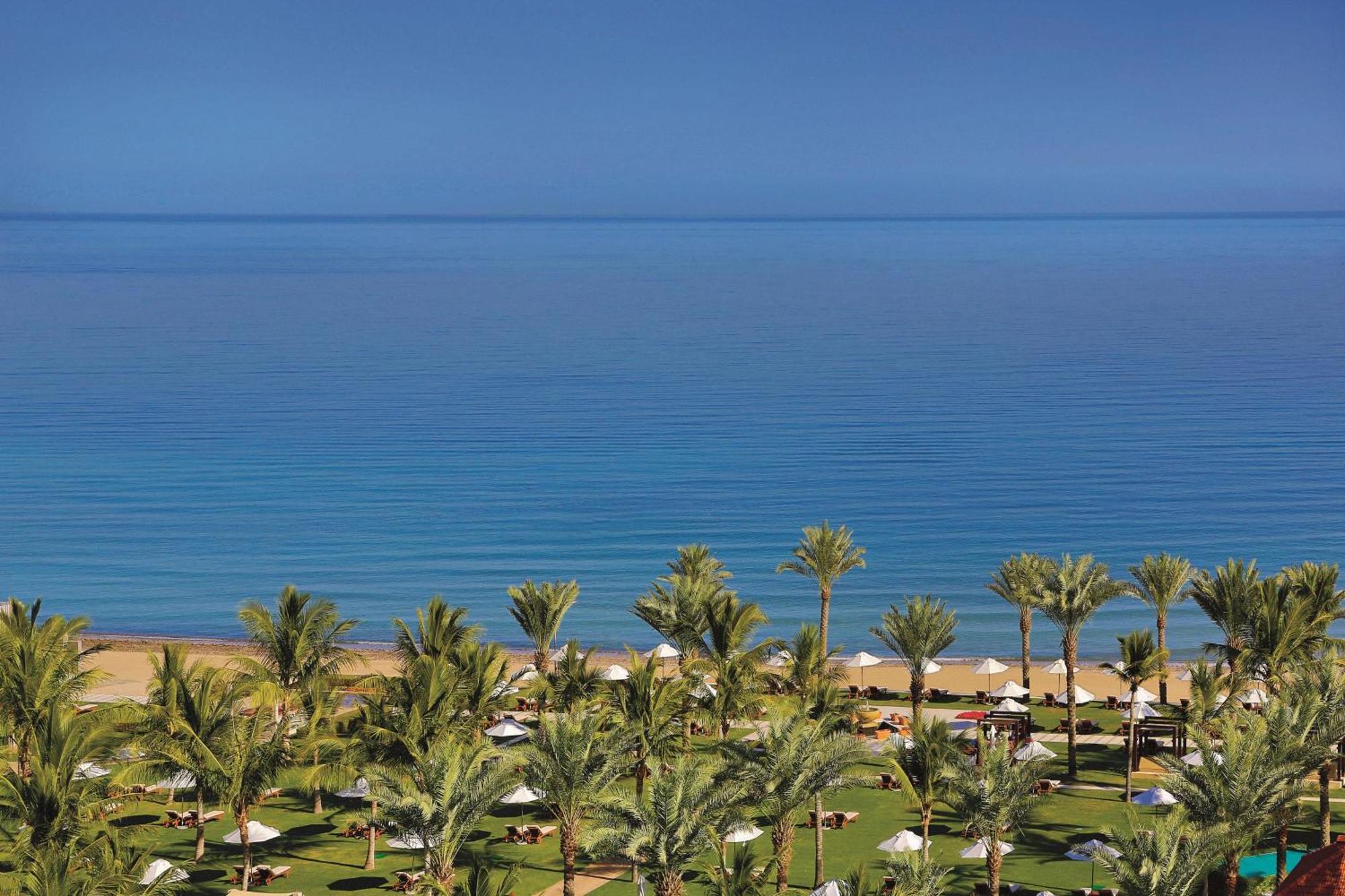 Al Bustan Palace, A Ritz-Carlton Hotel Maszkat Kültér fotó The beach at the resort