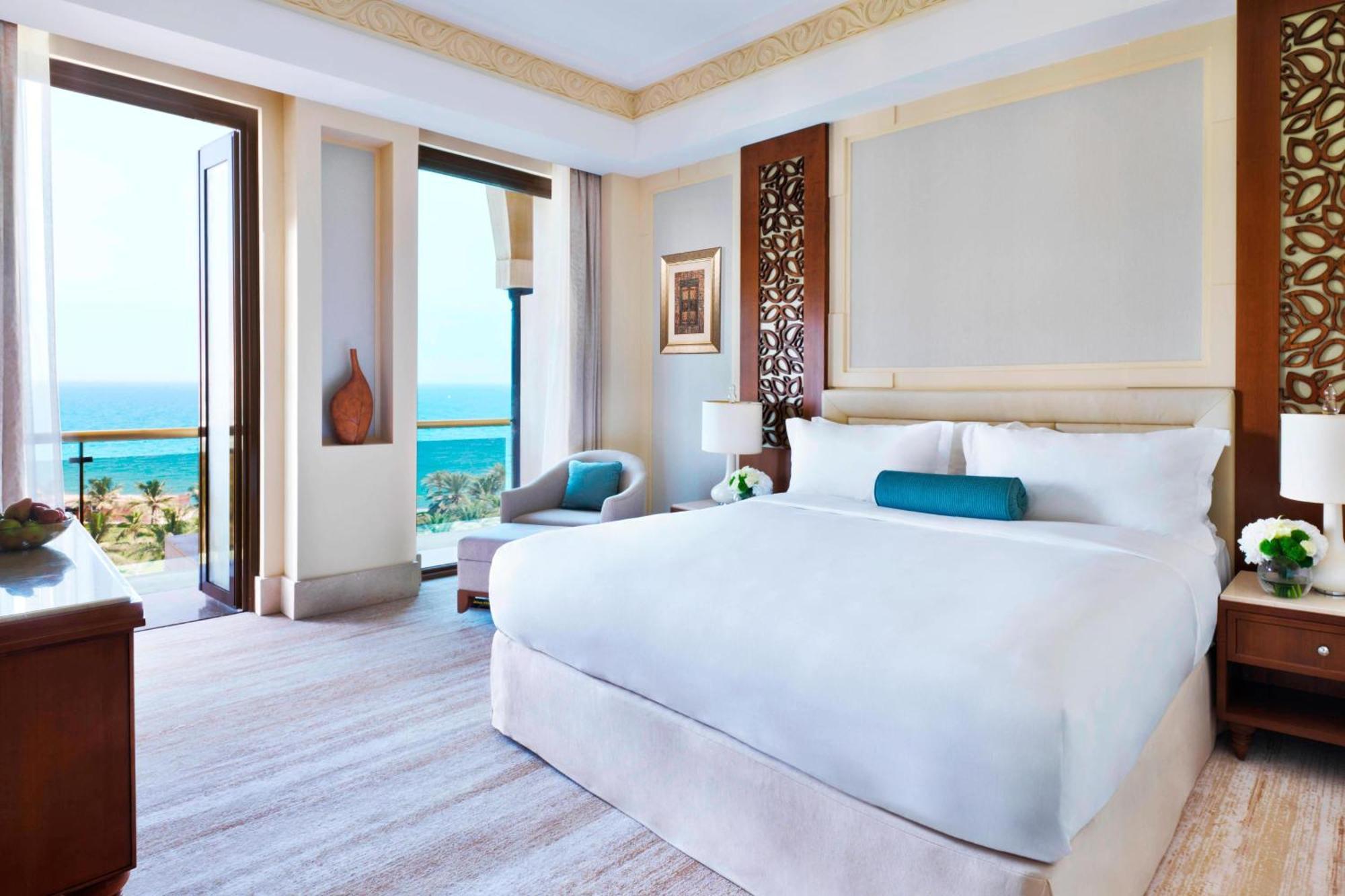 Al Bustan Palace, A Ritz-Carlton Hotel Maszkat Kültér fotó Deluxe Room