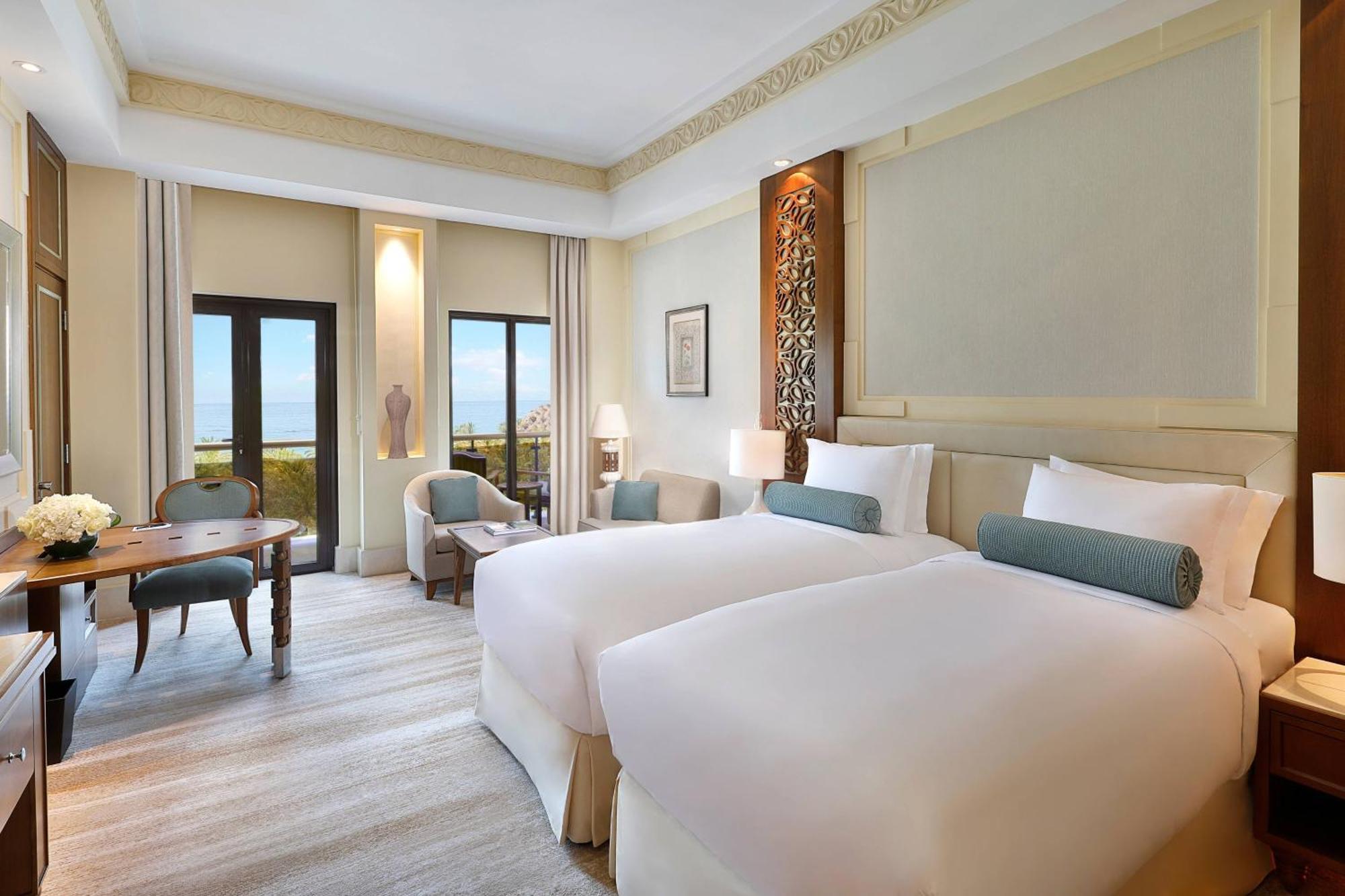 Al Bustan Palace, A Ritz-Carlton Hotel Maszkat Kültér fotó Deluxe Room