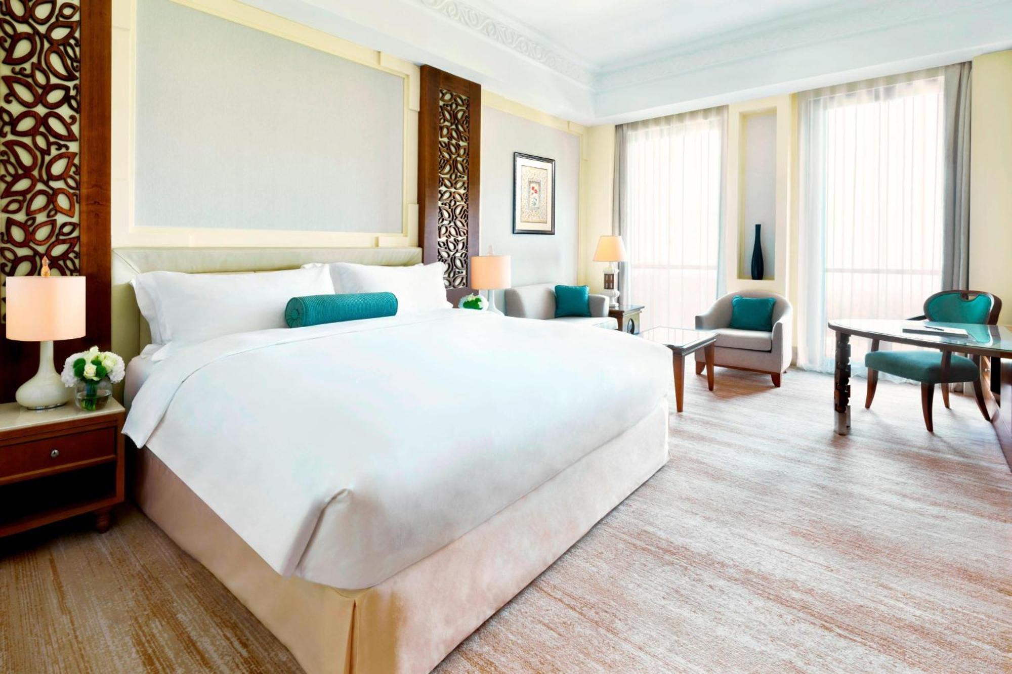 Al Bustan Palace, A Ritz-Carlton Hotel Maszkat Kültér fotó Deluxe Room