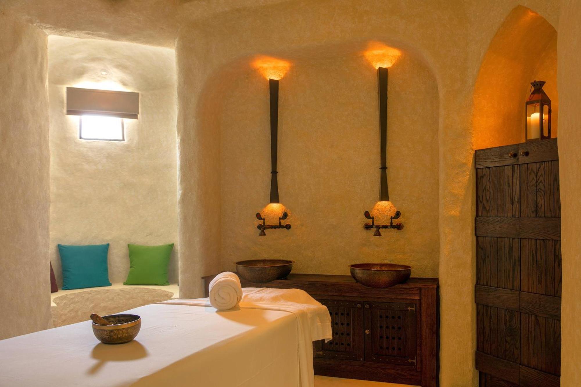 Al Bustan Palace, A Ritz-Carlton Hotel Maszkat Kültér fotó Spa at the Royal Spa at The Royal, Marrakech