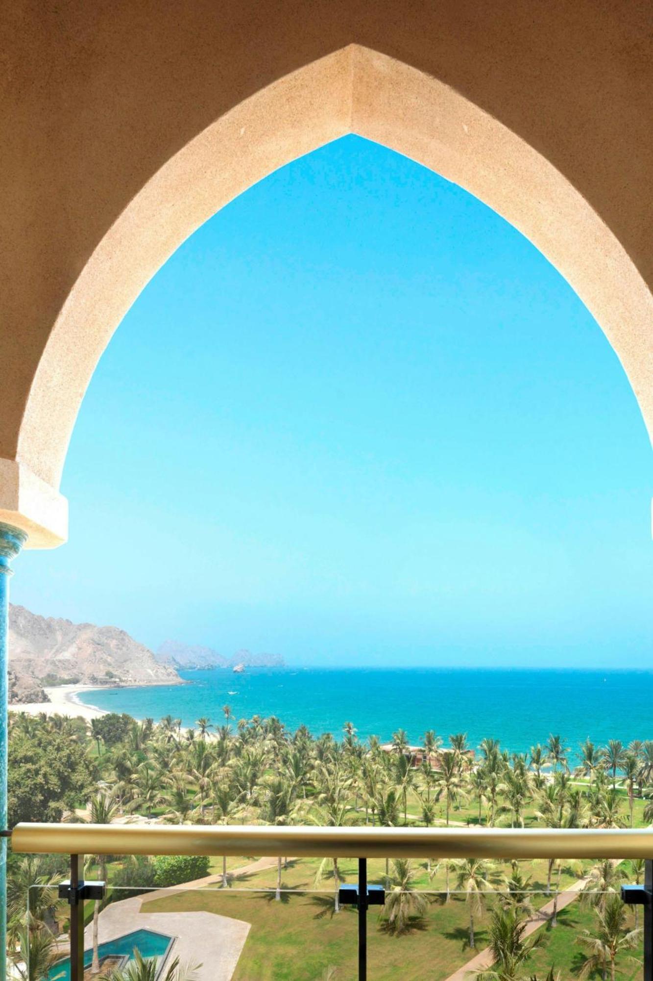 Al Bustan Palace, A Ritz-Carlton Hotel Maszkat Kültér fotó View of the sea from the hotel