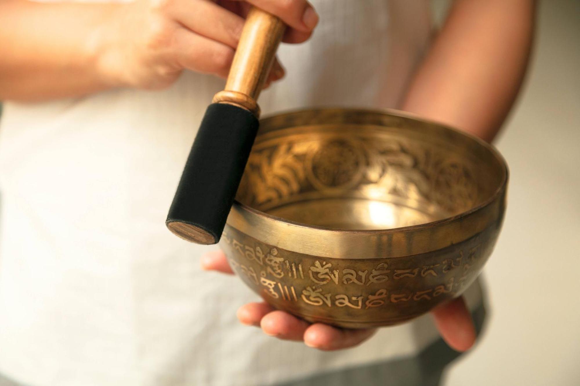 Al Bustan Palace, A Ritz-Carlton Hotel Maszkat Kültér fotó Singing bowl