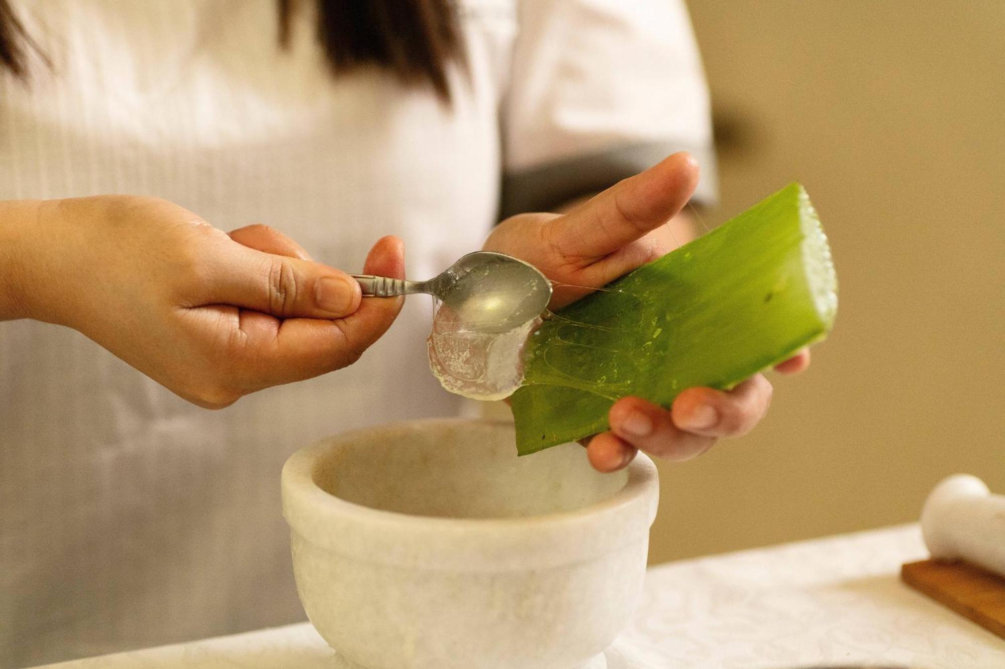 Al Bustan Palace, A Ritz-Carlton Hotel Maszkat Kültér fotó Aloe vera gel